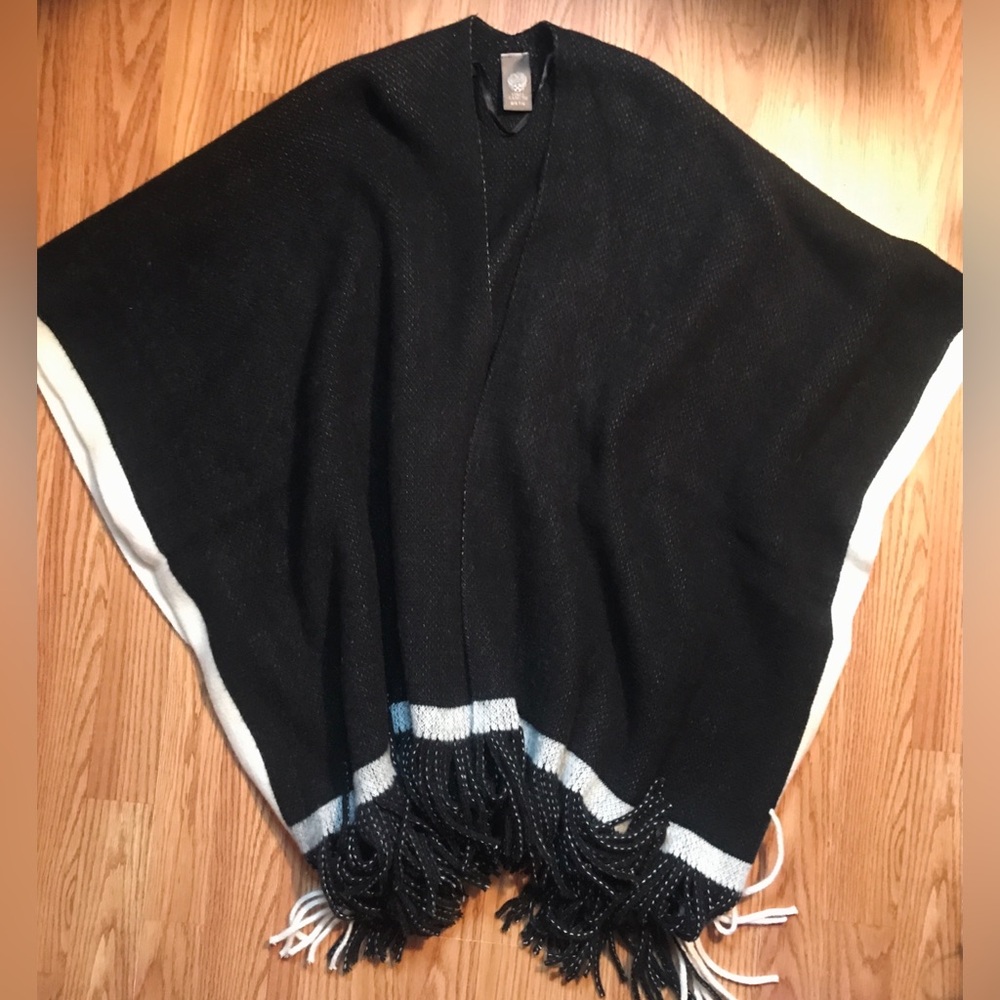 Vince Camuto Open Front Poncho Sweater Black & White One Size Shawl w Fringes